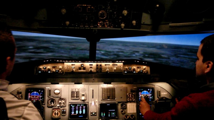 Fokker F100 Flight simulator in operation.